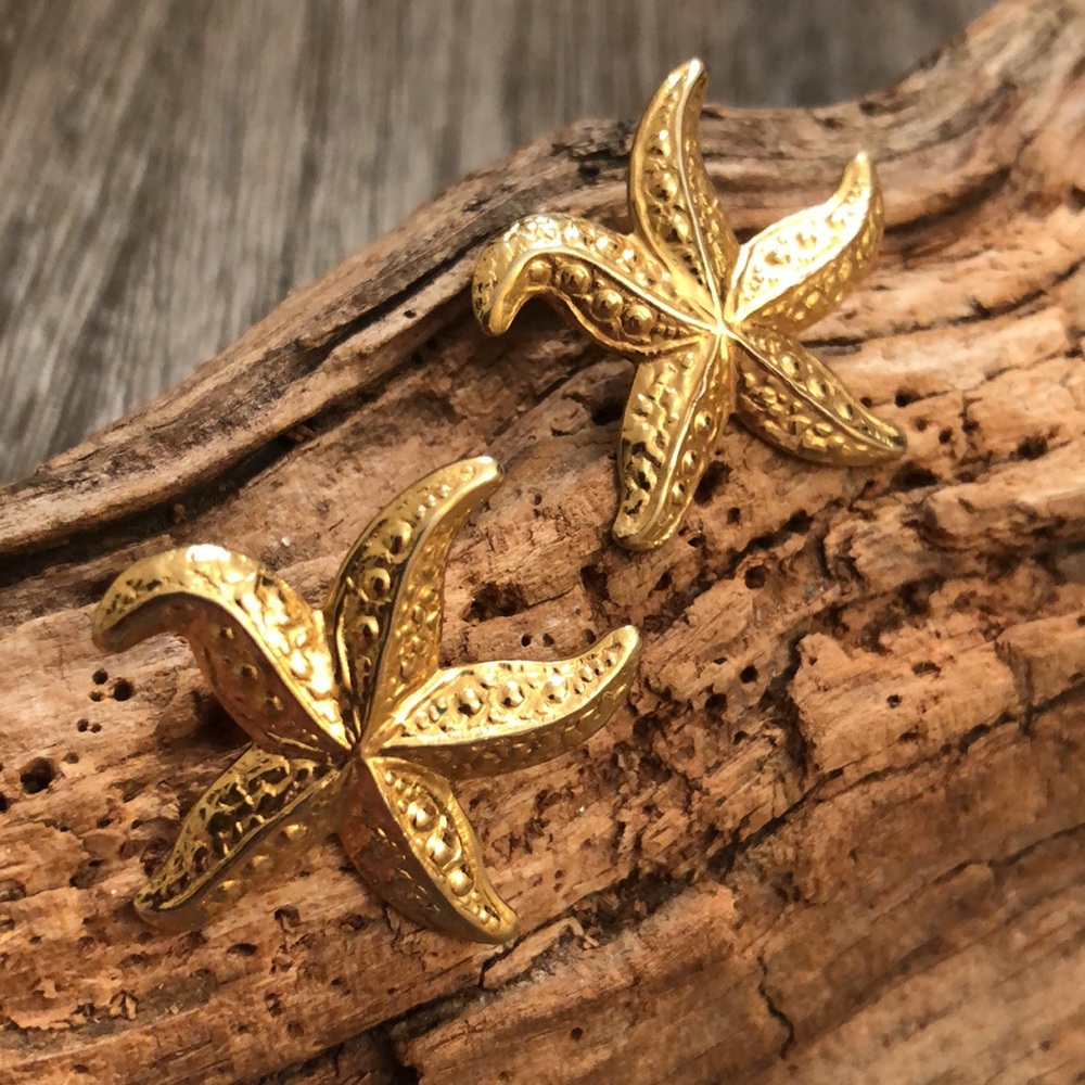 Avon 1987 Starfish Goldtone Metal Earrings - Picture 2 of 13